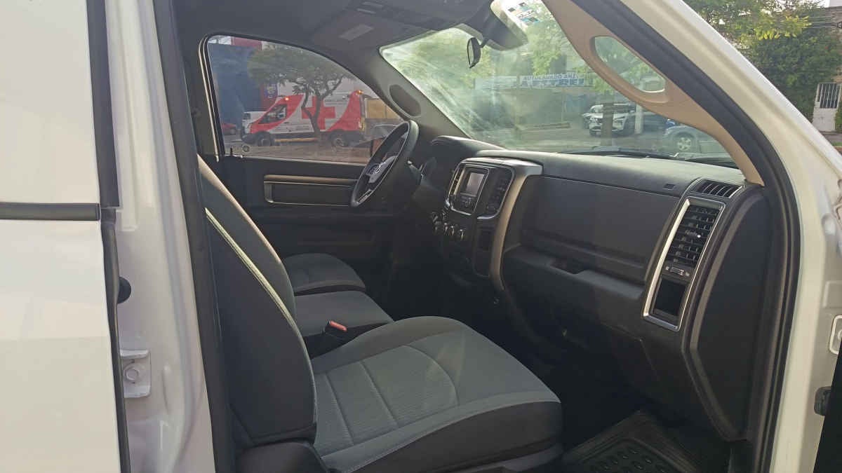2023 RAM Ram 1500 4p SLT Crew Cab V8/5.7 Aut 4x4 Trabajo