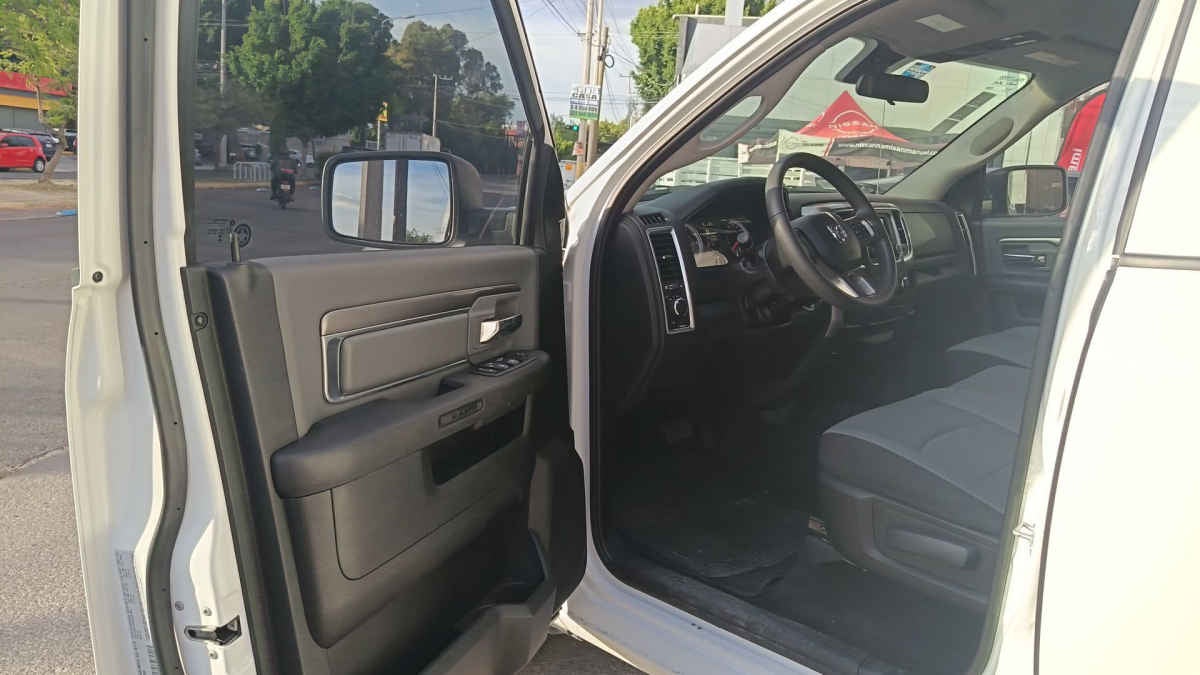 2023 RAM Ram 1500 4p SLT Crew Cab V8/5.7 Aut 4x4 Trabajo