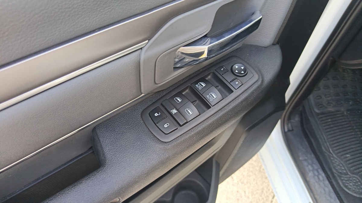 2023 RAM Ram 1500 4p SLT Crew Cab V8/5.7 Aut 4x4 Trabajo