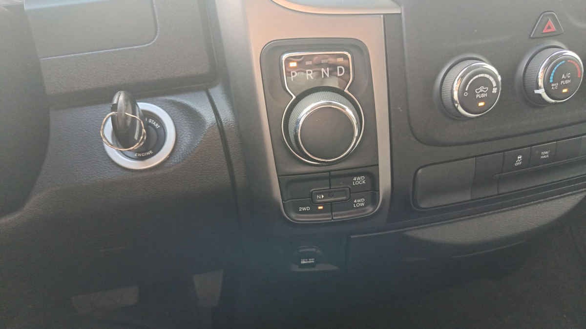 2023 RAM Ram 1500 4p SLT Crew Cab V8/5.7 Aut 4x4 Trabajo