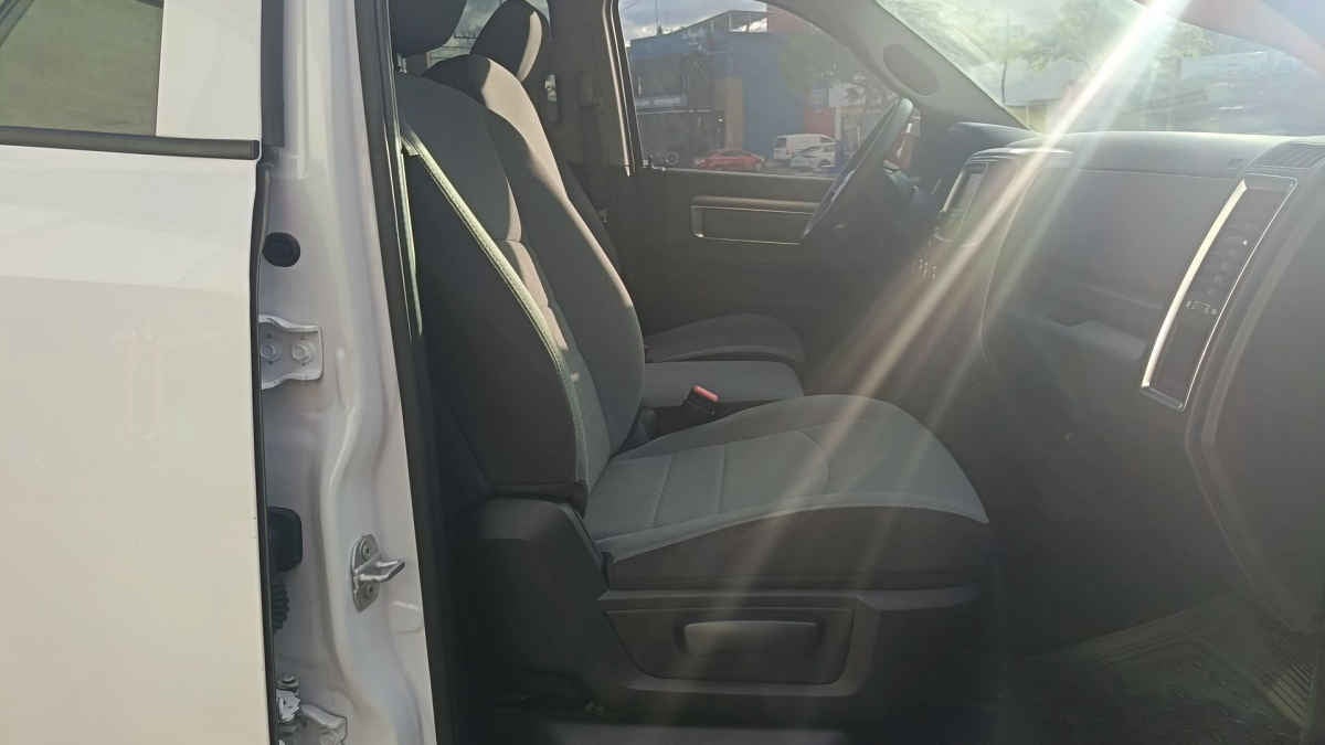 2023 RAM Ram 1500 4p SLT Crew Cab V8/5.7 Aut 4x4 Trabajo