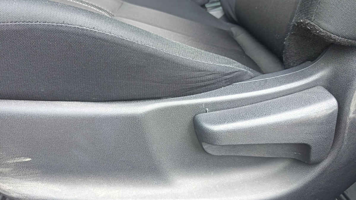 2023 Nissan V-Drive 4p L4/1.6 Man Audio