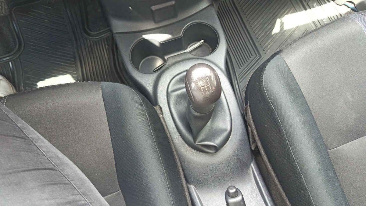 2024 Nissan V-Drive 4p L4/1.6 Man Audio