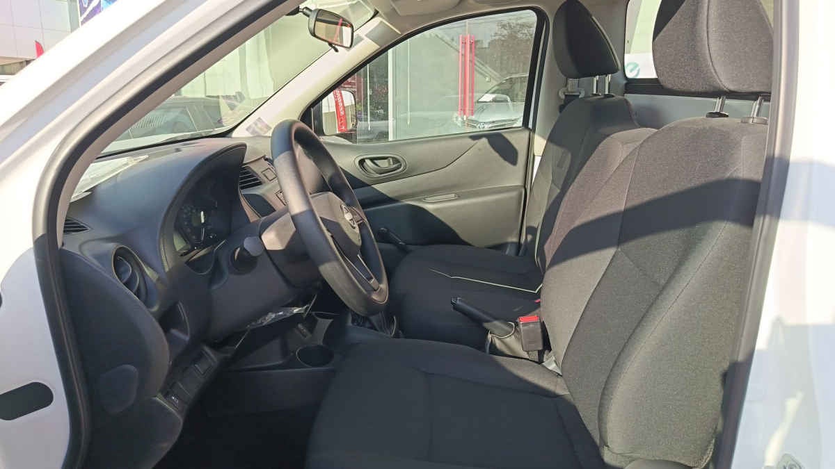 2025 Nissan Chasis Cabina NP300 2p L4/2.5 Man VDC
