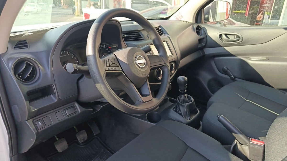 2025 Nissan Chasis Cabina NP300 2p L4/2.5 Man VDC