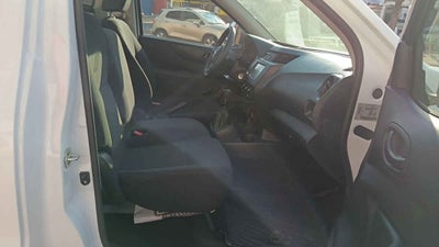 2025 Nissan Chasis Cabina NP300 2p L4/2.5 Man VDC
