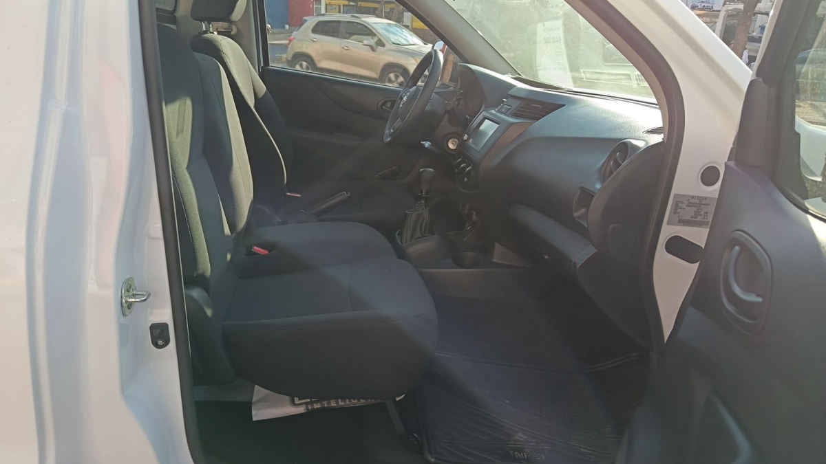 2025 Nissan Chasis Cabina NP300 2p L4/2.5 Man VDC