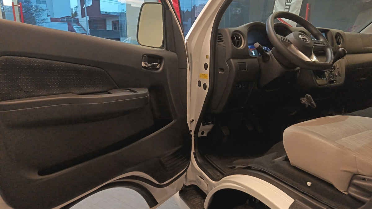 2026 Nissan Urvan URVAN PASAJEROS 4 PUERTAS 14 PAS AMPLIA TM 2.5 LTS