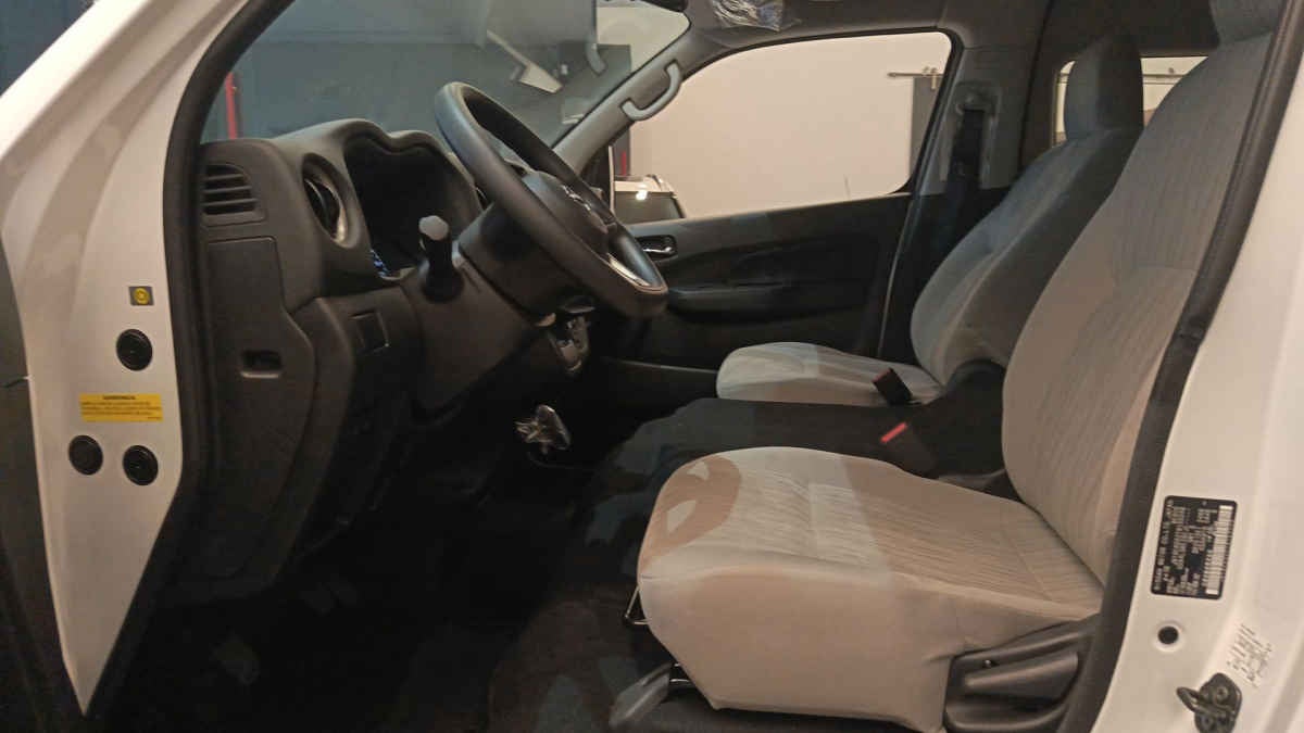2026 Nissan Urvan URVAN PASAJEROS 4 PUERTAS 14 PAS AMPLIA TM 2.5 LTS