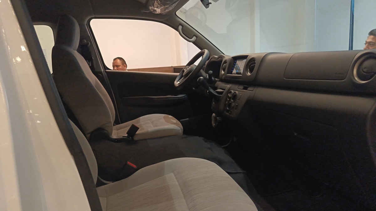 2026 Nissan Urvan URVAN PASAJEROS 4 PUERTAS 14 PAS AMPLIA TM 2.5 LTS