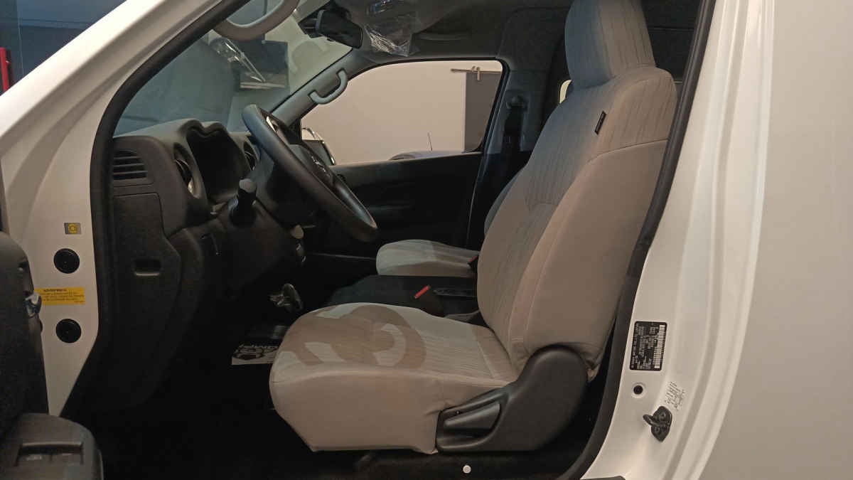 2026 Nissan Urvan URVAN PASAJEROS 4 PUERTAS 14 PAS AMPLIA TM 2.5 LTS