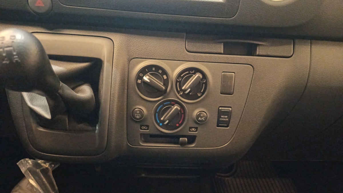 2026 Nissan Urvan URVAN PASAJEROS 4 PUERTAS 14 PAS AMPLIA TM 2.5 LTS