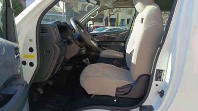 2025 Nissan Urvan 4p Amplia L4/2.5 Man 15/Pas P/Seg