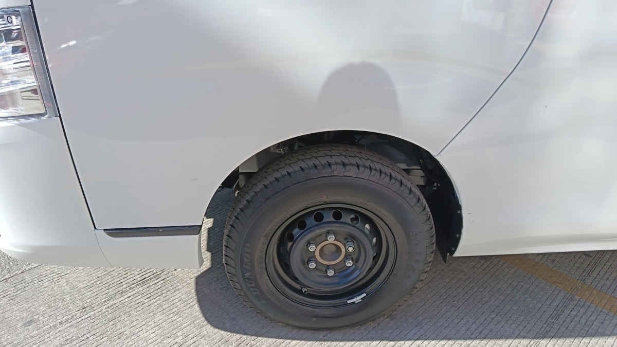 2025 Nissan Urvan 4p Amplia L4/2.5 Man 15/Pas P/Seg