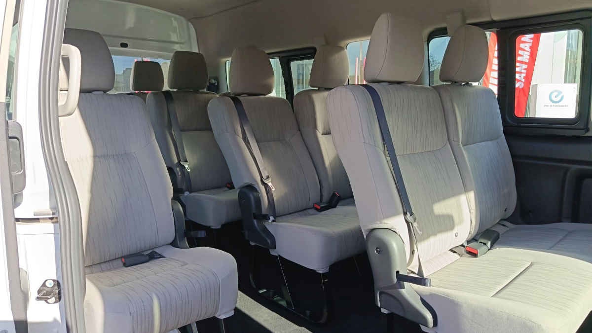 2025 Nissan Urvan 4p Amplia L4/2.5 Man 15/Pas P/Seg