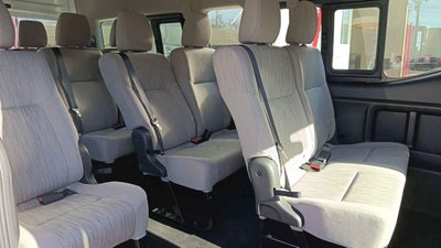 2025 Nissan Urvan 4p Amplia L4/2.5 Man 15/Pas P/Seg