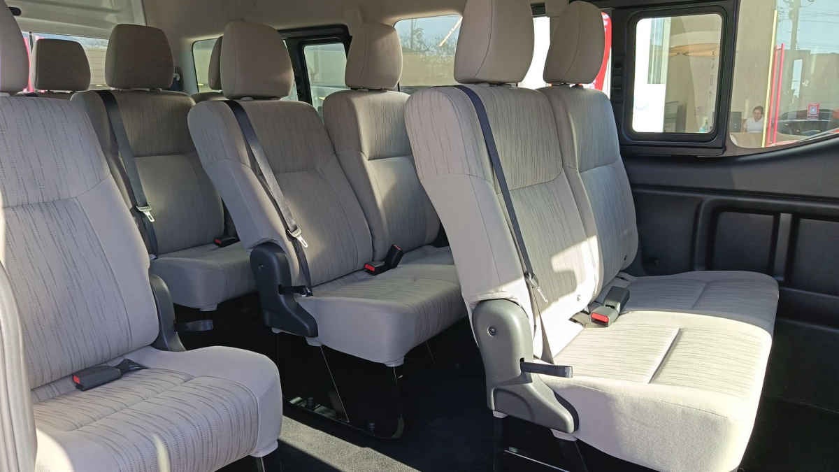 2025 Nissan Urvan 4p Amplia L4/2.5 Man 15/Pas P/Seg