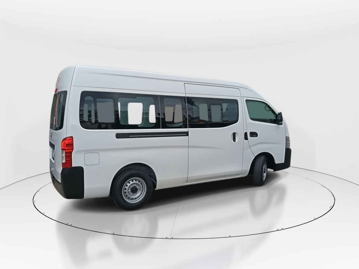 2026 Nissan Urvan 4p Amplia L4/2.5 Man Ventanas