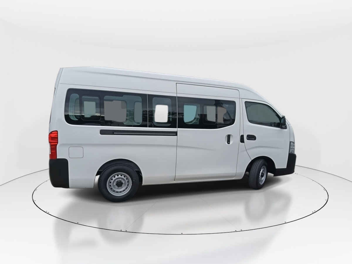 2026 Nissan Urvan 4p Amplia L4/2.5 Man Ventanas
