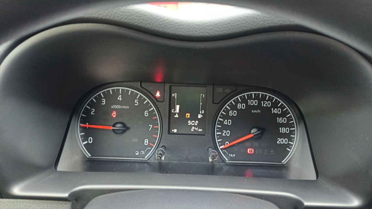 2026 Nissan Urvan 4p Amplia L4/2.5 Man Ventanas