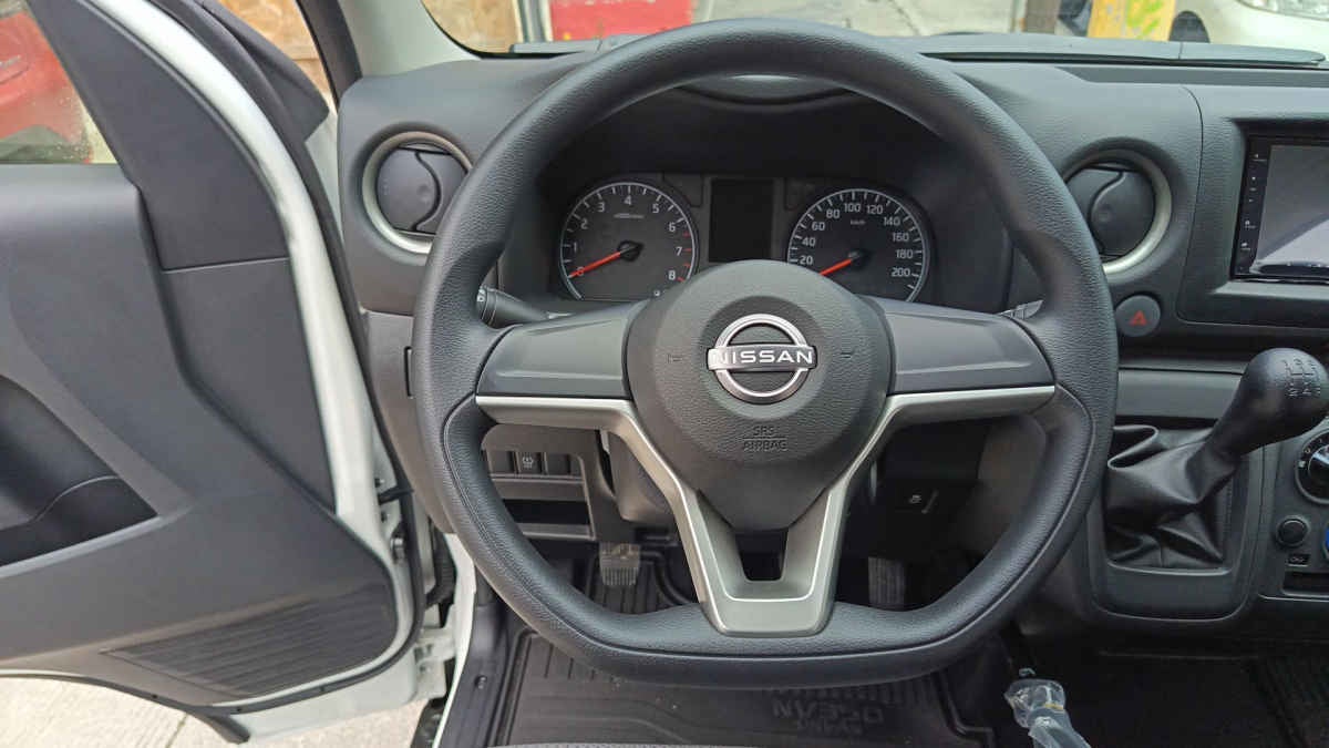 2026 Nissan Urvan 4p Amplia L4/2.5 Man Ventanas