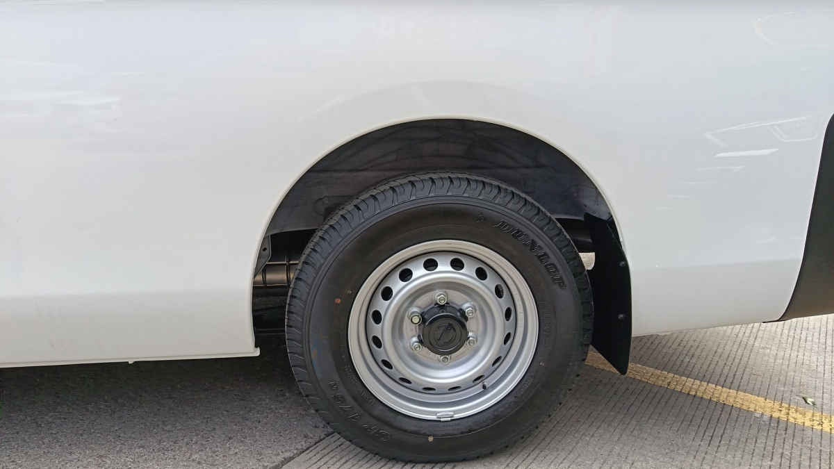 2026 Nissan Urvan 4p Amplia L4/2.5 Man Ventanas