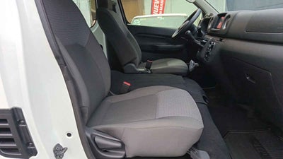 2026 Nissan Urvan 4p Amplia L4/2.5 Man Ventanas