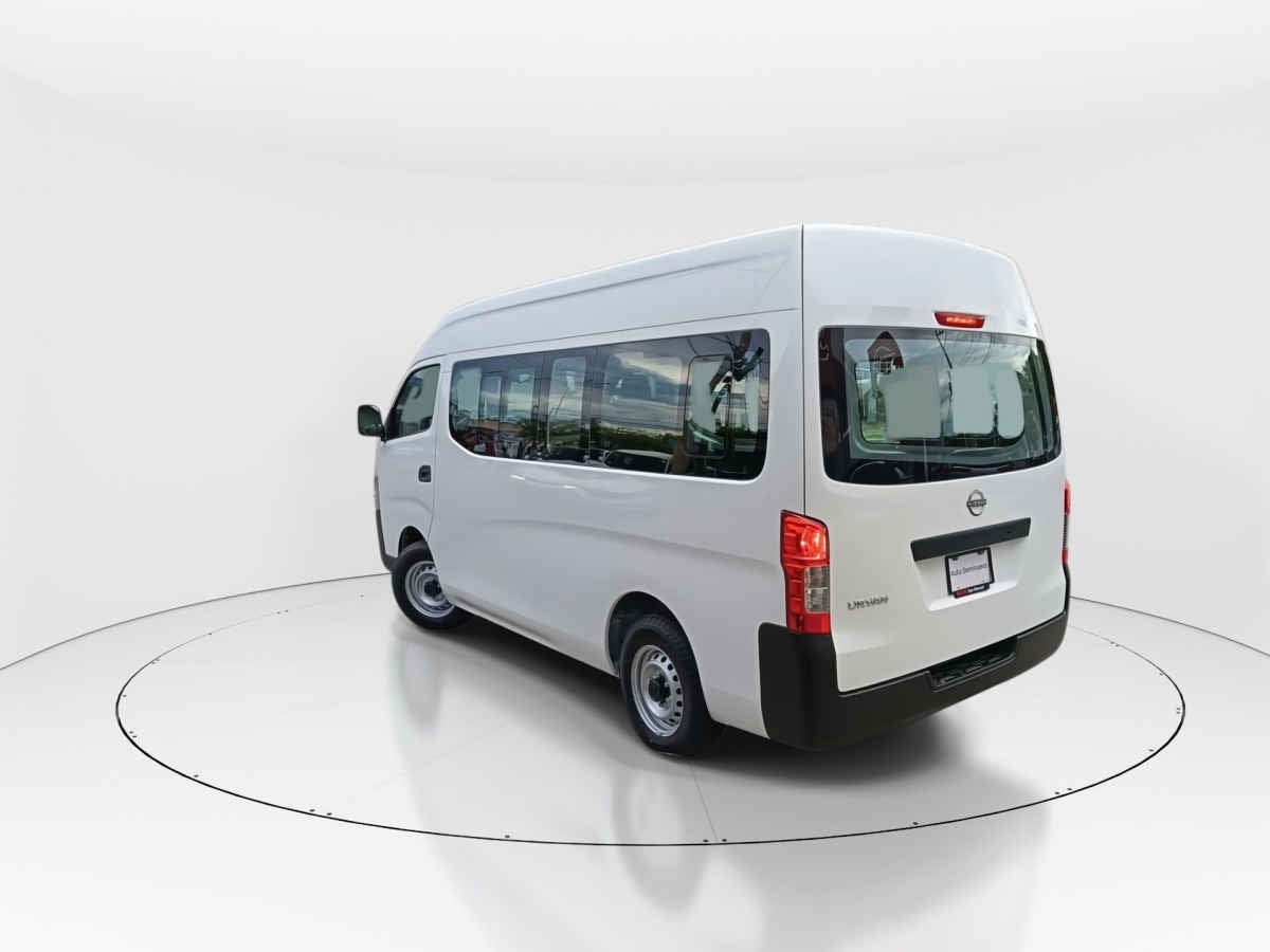 2026 Nissan Urvan 4p Amplia L4/2.5 Man Ventanas
