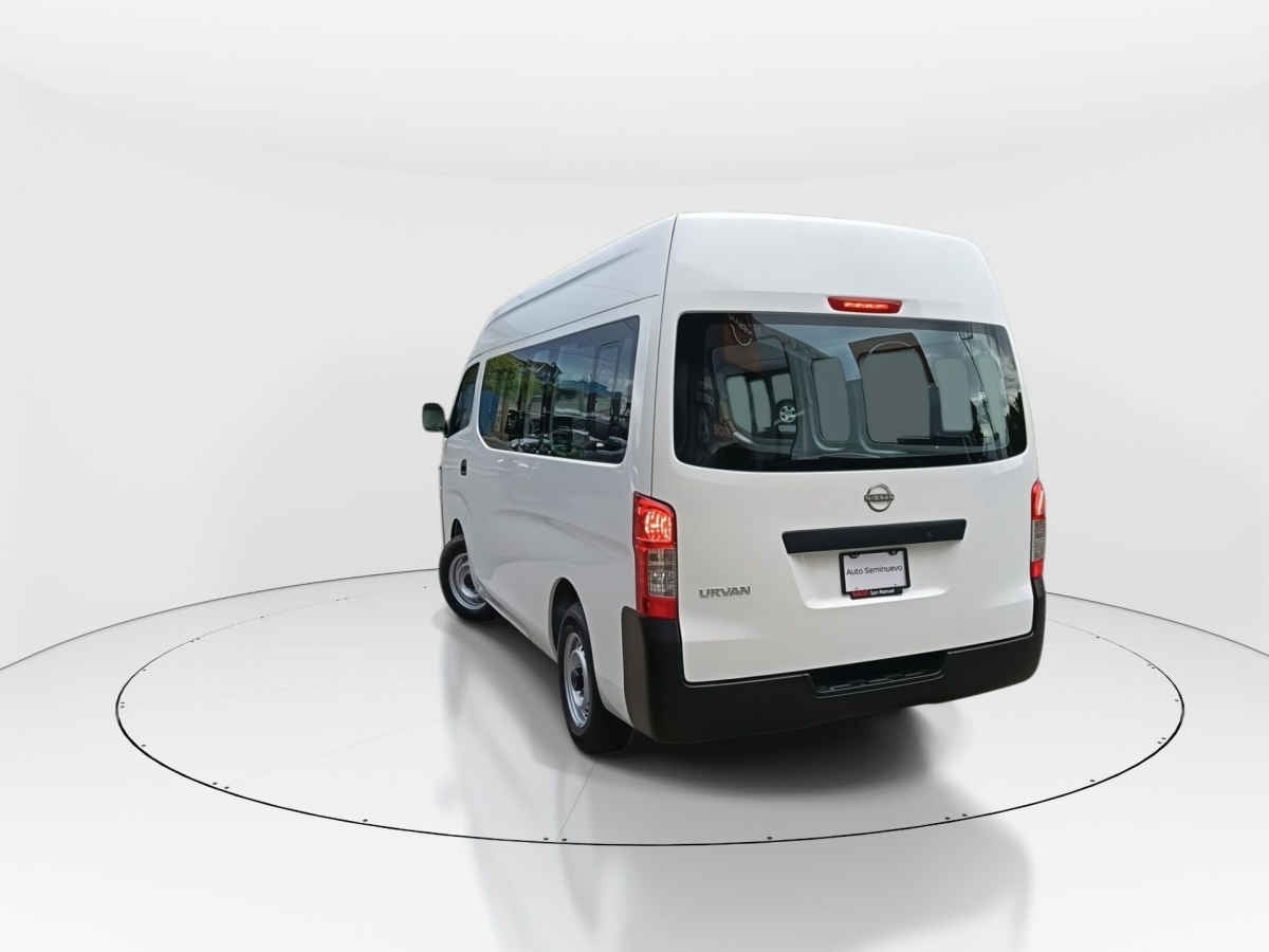 2026 Nissan Urvan 4p Amplia L4/2.5 Man Ventanas