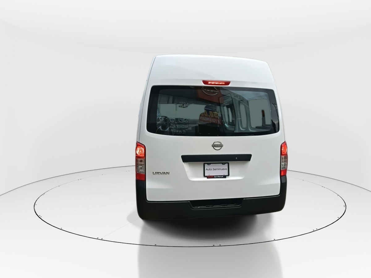 2026 Nissan Urvan 4p Amplia L4/2.5 Man Ventanas